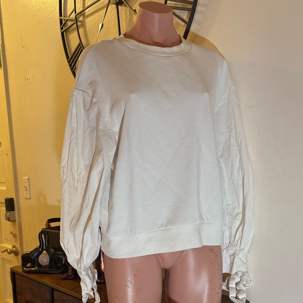 #188 H&M White Sweatshirt with Unique Sleeves with bows